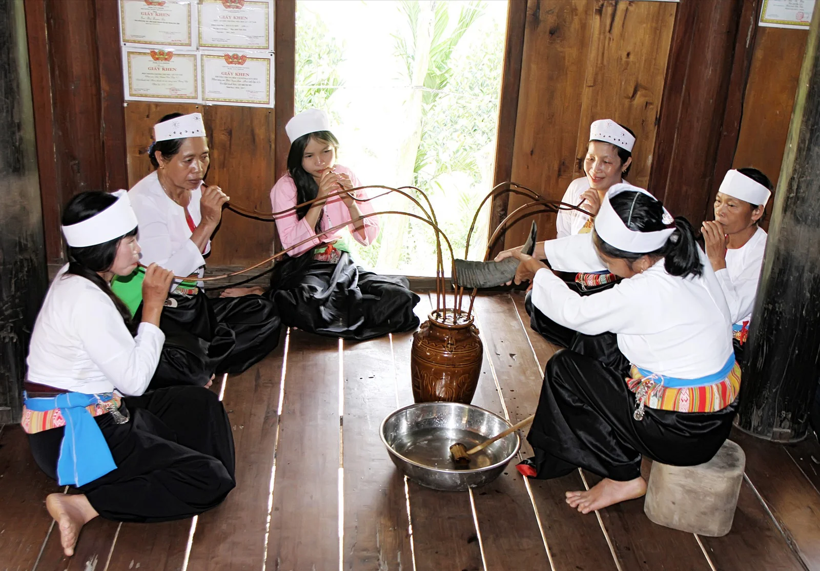 ruou-can-dac-san-muong-hoa-binh