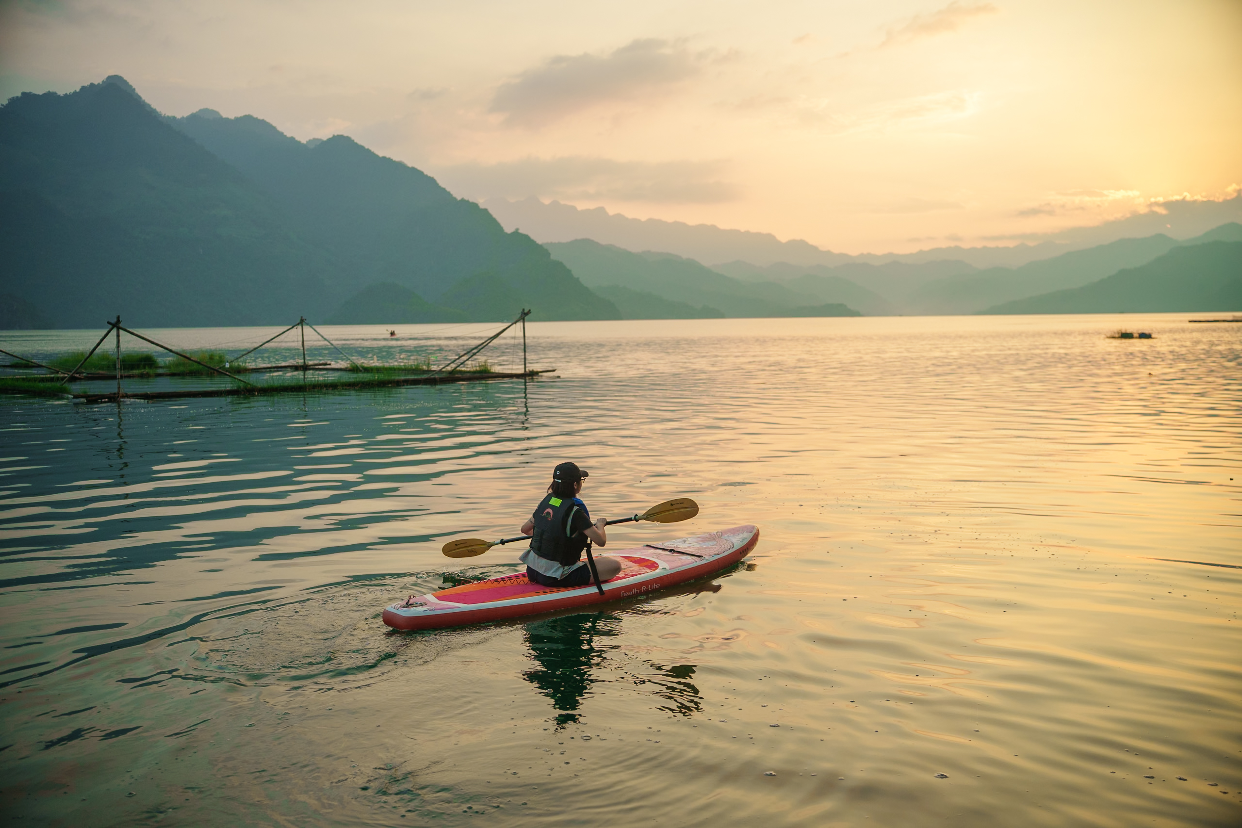 du-lich-hoa-binh-cheo-kayak